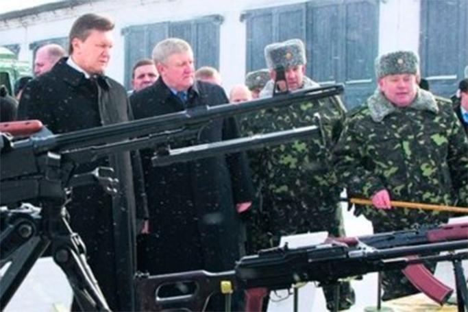 Yanukoviç silah payladı