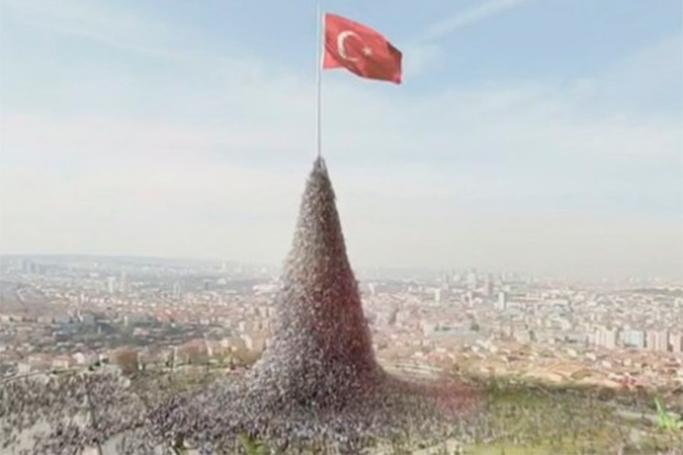 AKP-nin reklamı oğurluq çıxdı