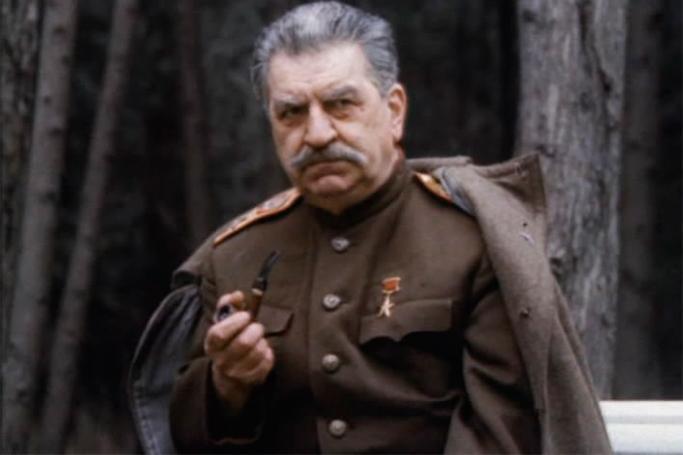 Stalini canlandıran öldü