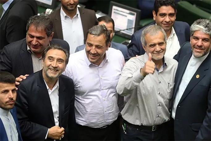 İran parlamentində türk qələbəsi