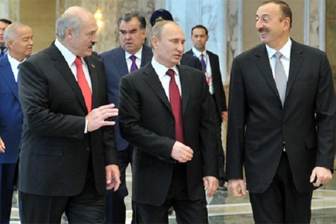Lukaşenko Putinlə Əliyev arasında qalıb