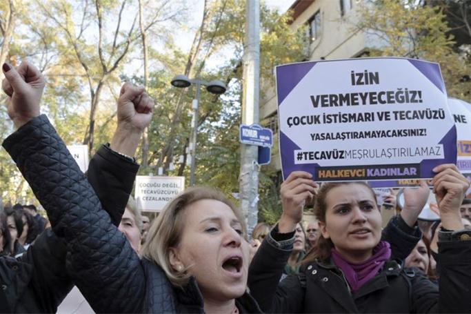 «AKP, bədənimdən əlini çək»