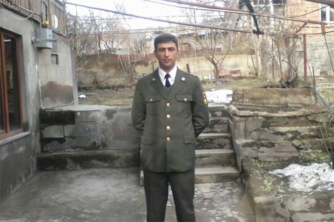 Erməni zabit Bakıdan kömək istədi