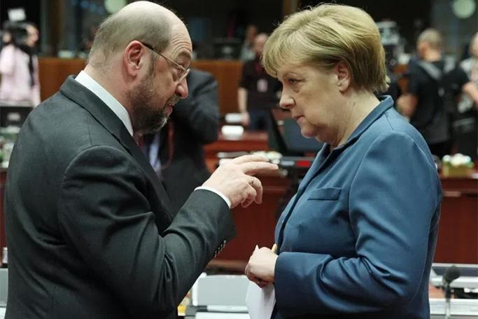 Merkelin taxtını kim laxladır?