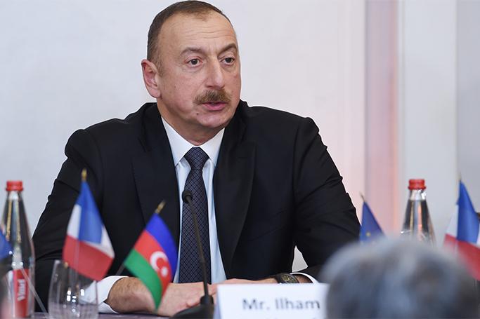 «Əgər bu qədər ağıllısansa niyə bu qədər kasıbsan?»