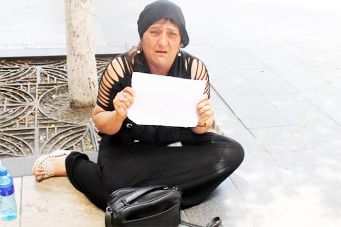 «Yol pulunu borc alıb gəlmişəm...»