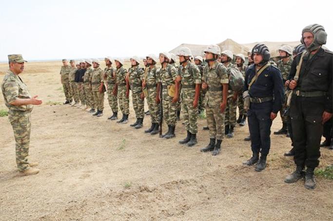 General Zakir Həsənov cəbhədədir