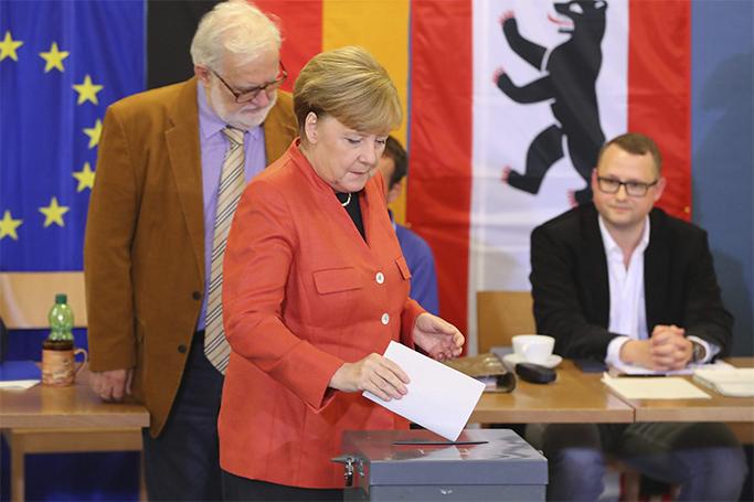 Merkel hakimiyyətdən doymur