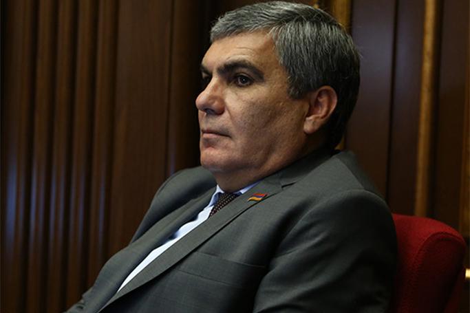 «Rusiya lap belimizə minib...»