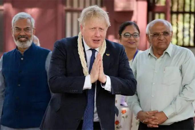 Böyük Britaniya Hindistana qayıdır