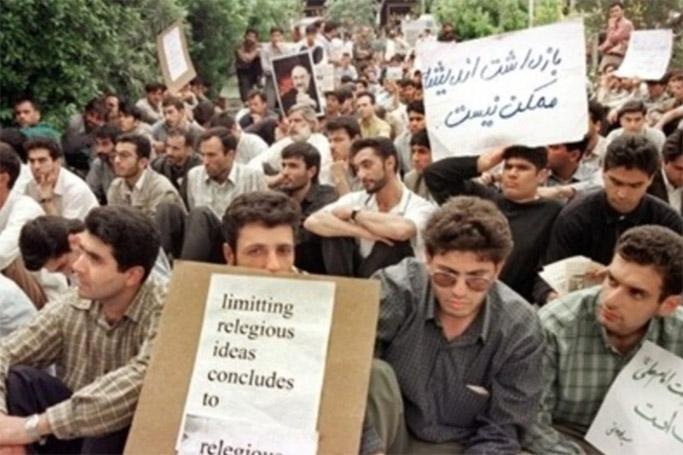 İran universitetlərində “daş dövrü” qadağaları