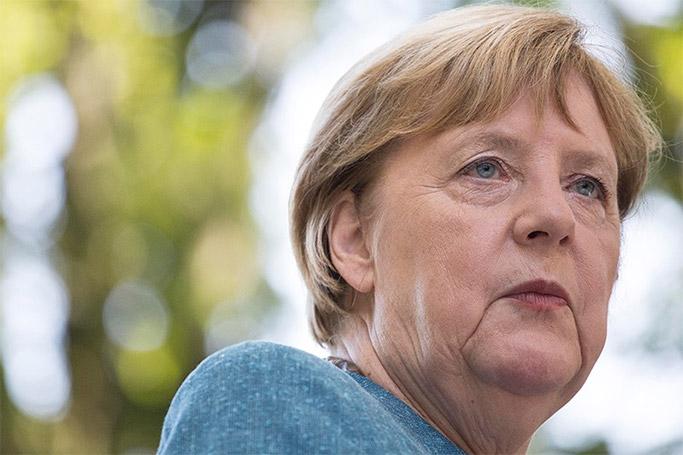 Merkel vasitəçilik təklif edir