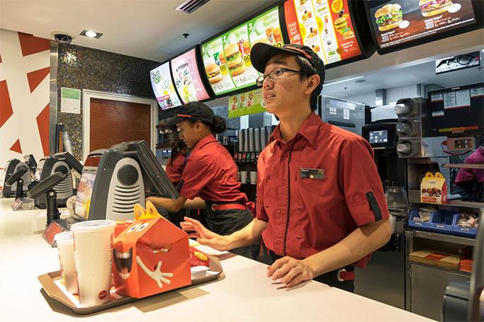 “McDonald’s” Qazaxıstanda işini dayandırıb