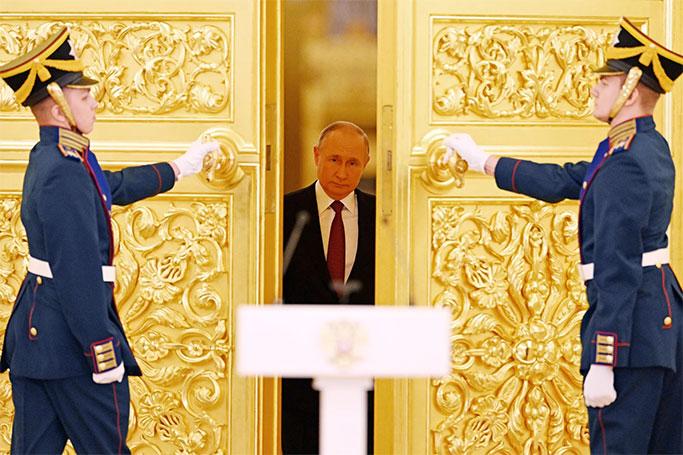 Putin kritik qərar astanasında