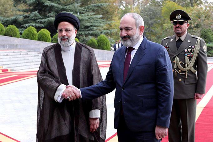 Tehran özünü ifşa edir
