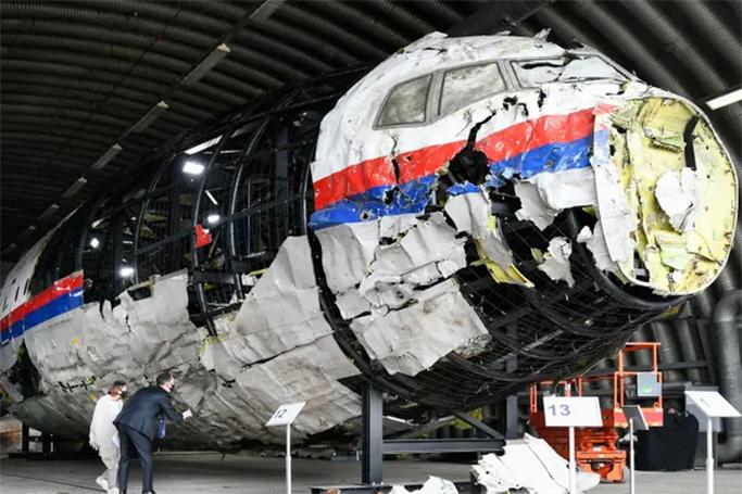 MH17 rus raketi ilə vurulub