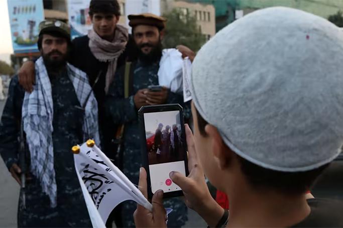 Taliban “Facebook”a qadağan edib