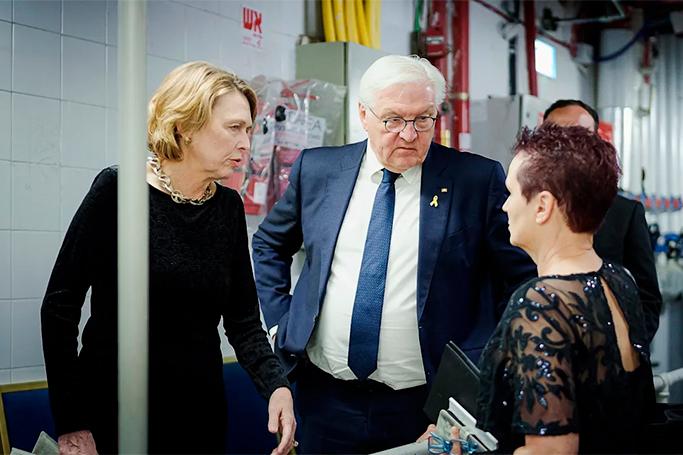 Ştaynmayer sığınacağa enməli olub