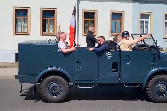 Hitler salamına 2500 avro cərimə