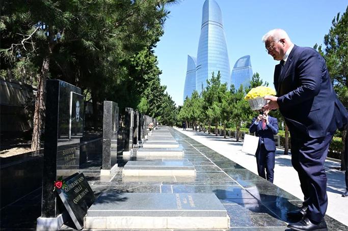 Moskva kimlə müttəfiq olmağı diktə edə bilməz