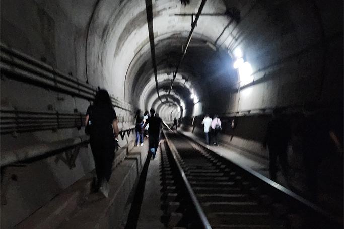 Seul metrosunda yanğın