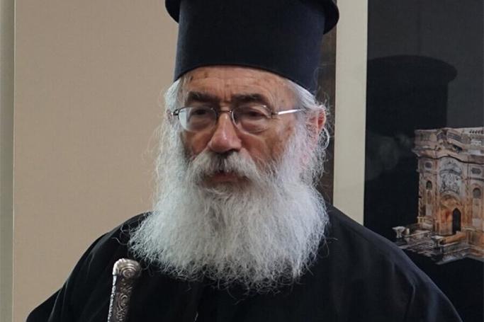 Rahiblər monastırı basdı