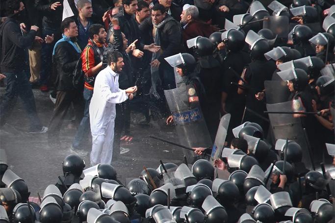 “Stadionlar burada, bəs xəstəxanalar hanı?”