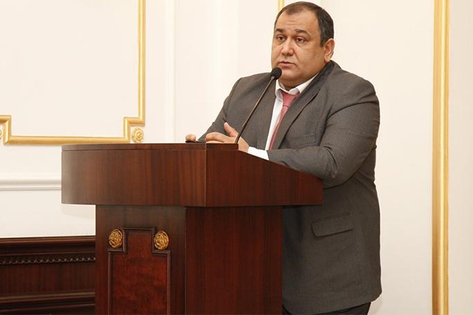 “Kreslo uğrunda boğulan vicdan”