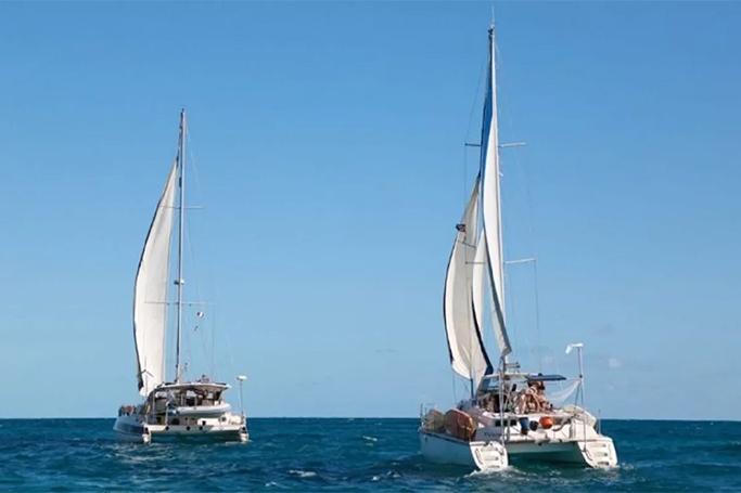 Kubaya yardım daşıyan katerlər itib